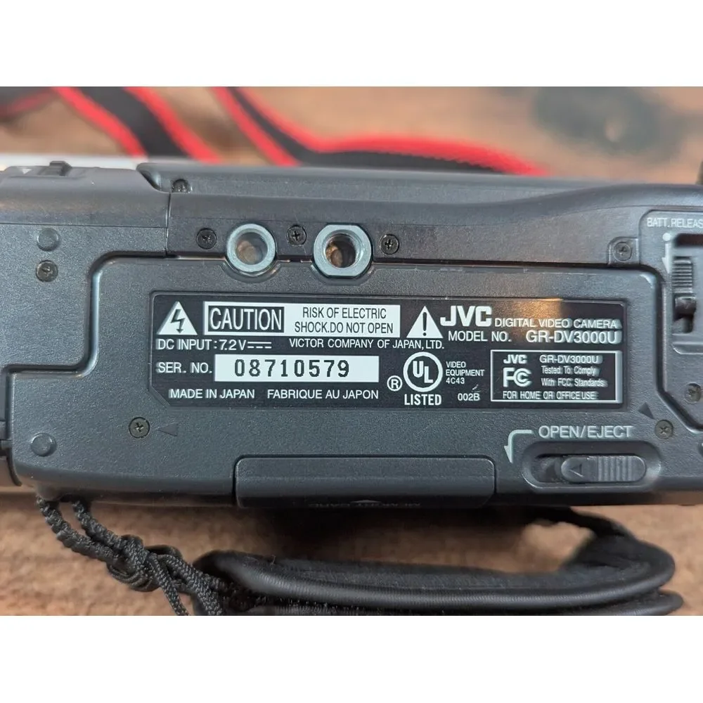JVC GR-DV3000U Digital Video Camera Excellent Silver Tested No Battery/Charger